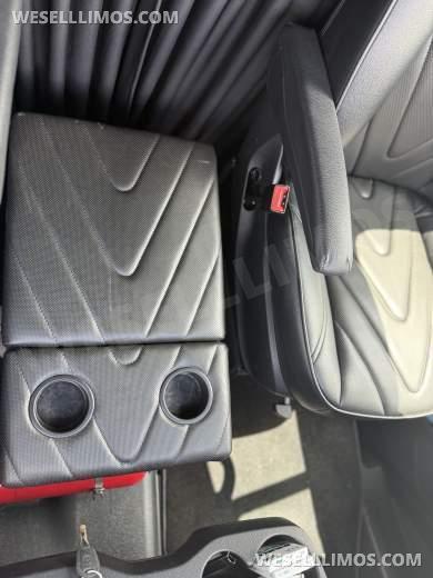 2022 Executive Coach Builders Mercedes-Benz 3500 Executive Sprinter Sprinter - Sprinter for Sale in Gainesville, VA - Photo 13