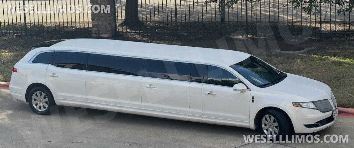 2017  Lincoln MKT Stretch  Limousine 10 Passenger - Photo 3