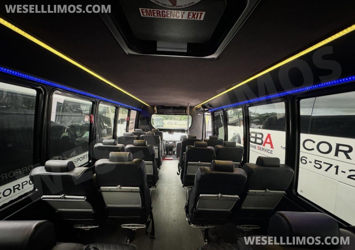 2016 Ford F-550 Black Grech 27 Passenger Mini Bus - Photo 4