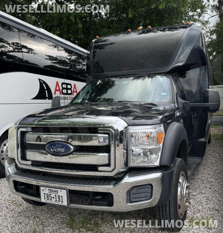 2016 Grech Ford F-550 Executive Shuttle - Photo 3