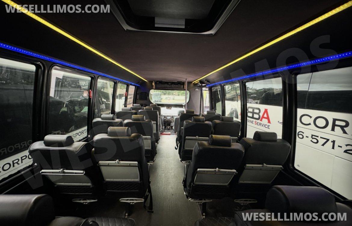 2016 Grech Ford F-550 Executive Shuttle - Photo 4