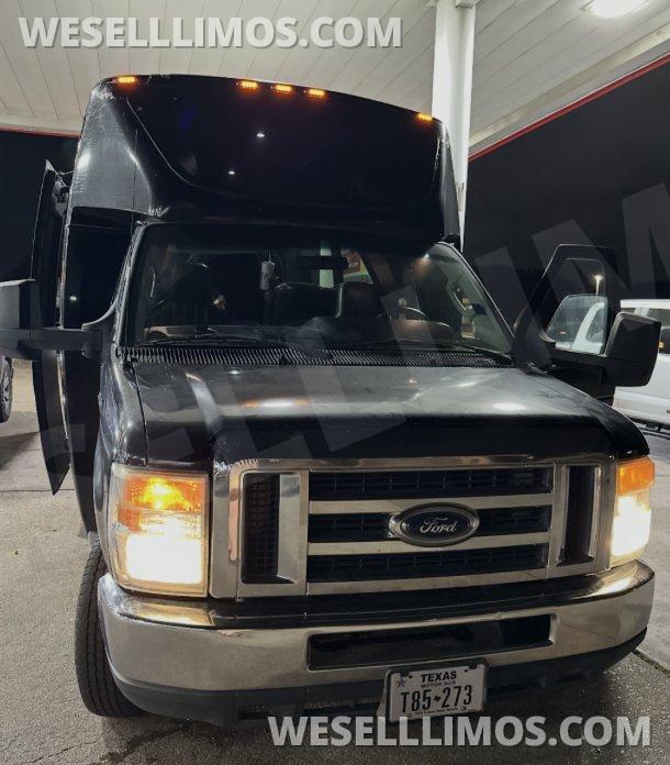 2016 Ford E-450 Executive Shuttle - Photo 4