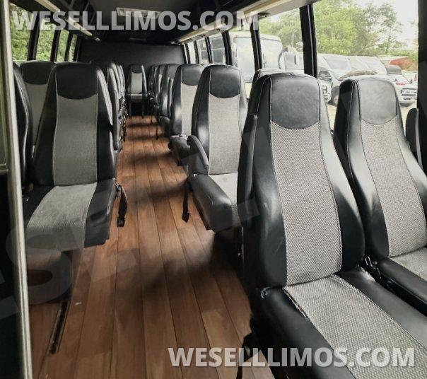 2013 Ford F-550 Executive Shuttle - Photo 4