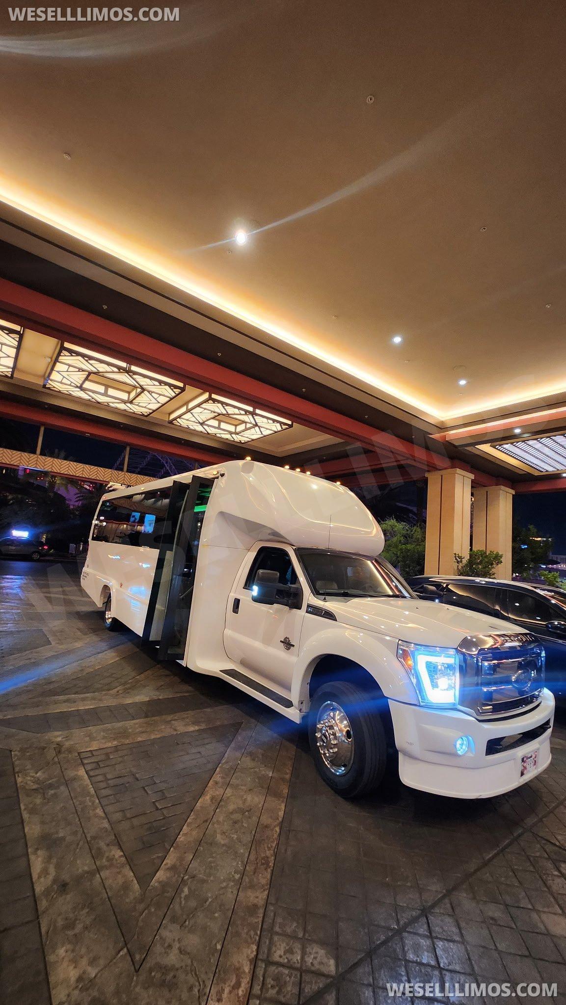 2013 Coach builder Ford F550 Limo Bus - Photo 4
