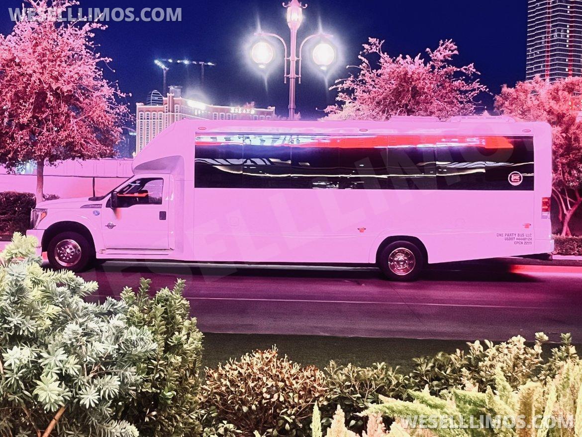 2013 Coach builder Ford F550 Limo Bus - Photo 3