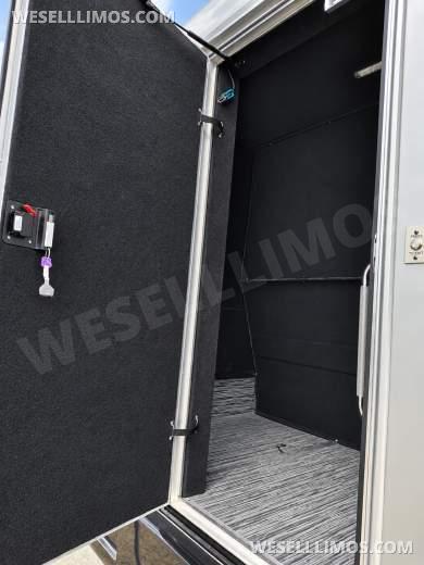 2026 Executive Coach Builders Chevrolet 5500 Silverado Passenger Bus 33" - Shuttle Bus for Sale in Springfield, MO - Photo 11
