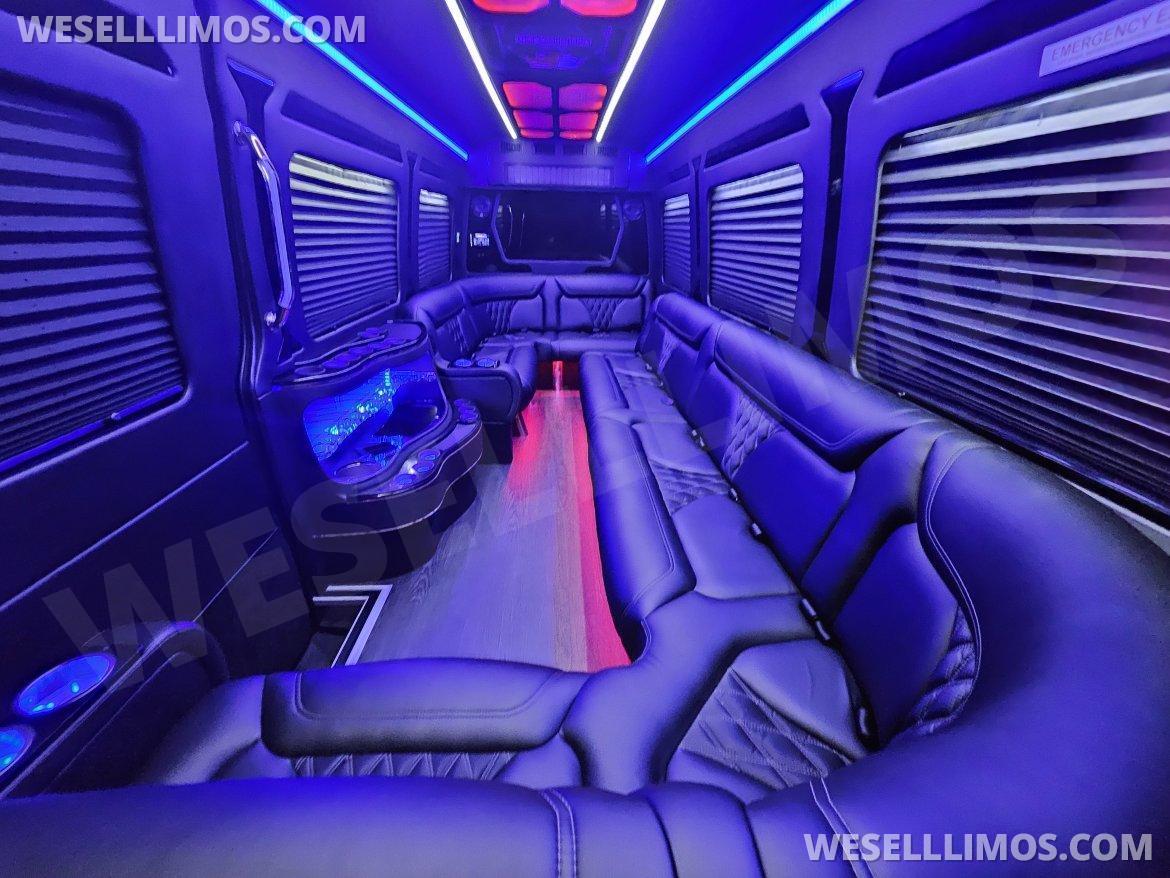 2019 Grech Mercedes-Benz 3500XD Limousine - Photo 2