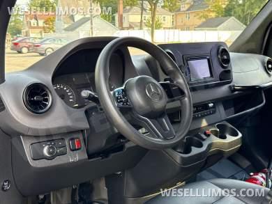 2019 LA West Mercedes-Benz Sprinter Sprinter - Sprinter for Sale in Baldwin, NY - Photo 17
