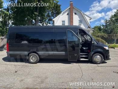 2019 LA West Mercedes-Benz Sprinter Sprinter - Sprinter for Sale in Baldwin, NY - Photo 17