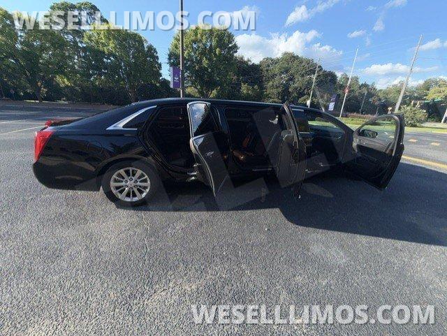 2014 LCW Cadillac XTS 5 Door Limousine - Photo 2