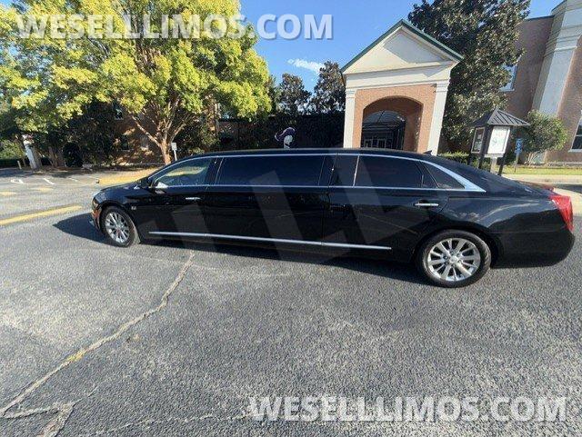 2014 LCW Cadillac XTS 5 Door Limousine - Photo 3