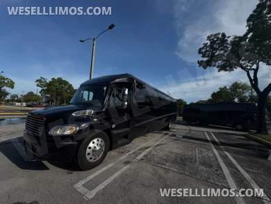 2015 Freightliner GM 40 Executive Shuttle for Sale in Miami gardens, FL - Main Photo