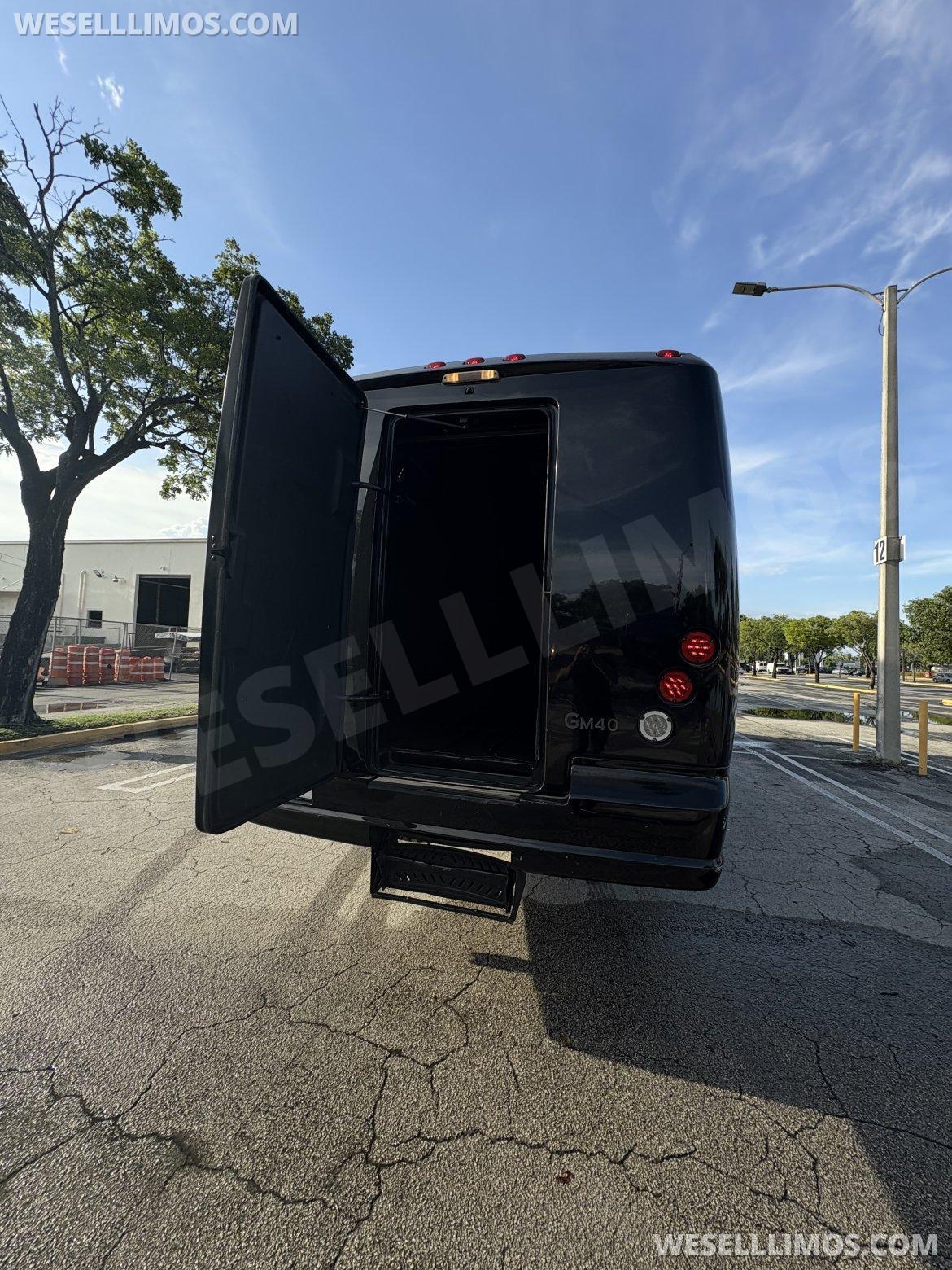 2015 Grech Freightliner GM 40 Executive Shuttle - Photo 3