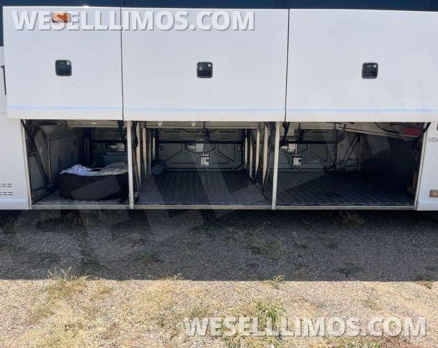 •TOURING GEM• 2007 MCI J4500 12.7 Diesel w/ Rest Room 56-Passenger Highway Coach - Photo 4