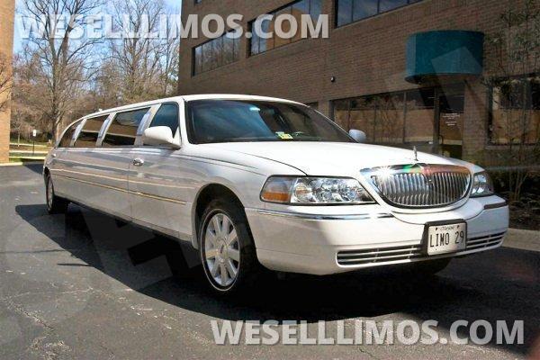 2004 DaBryan Coachbuilders Lincoln Towncar Limousine MAKE OFFER - Photo 2