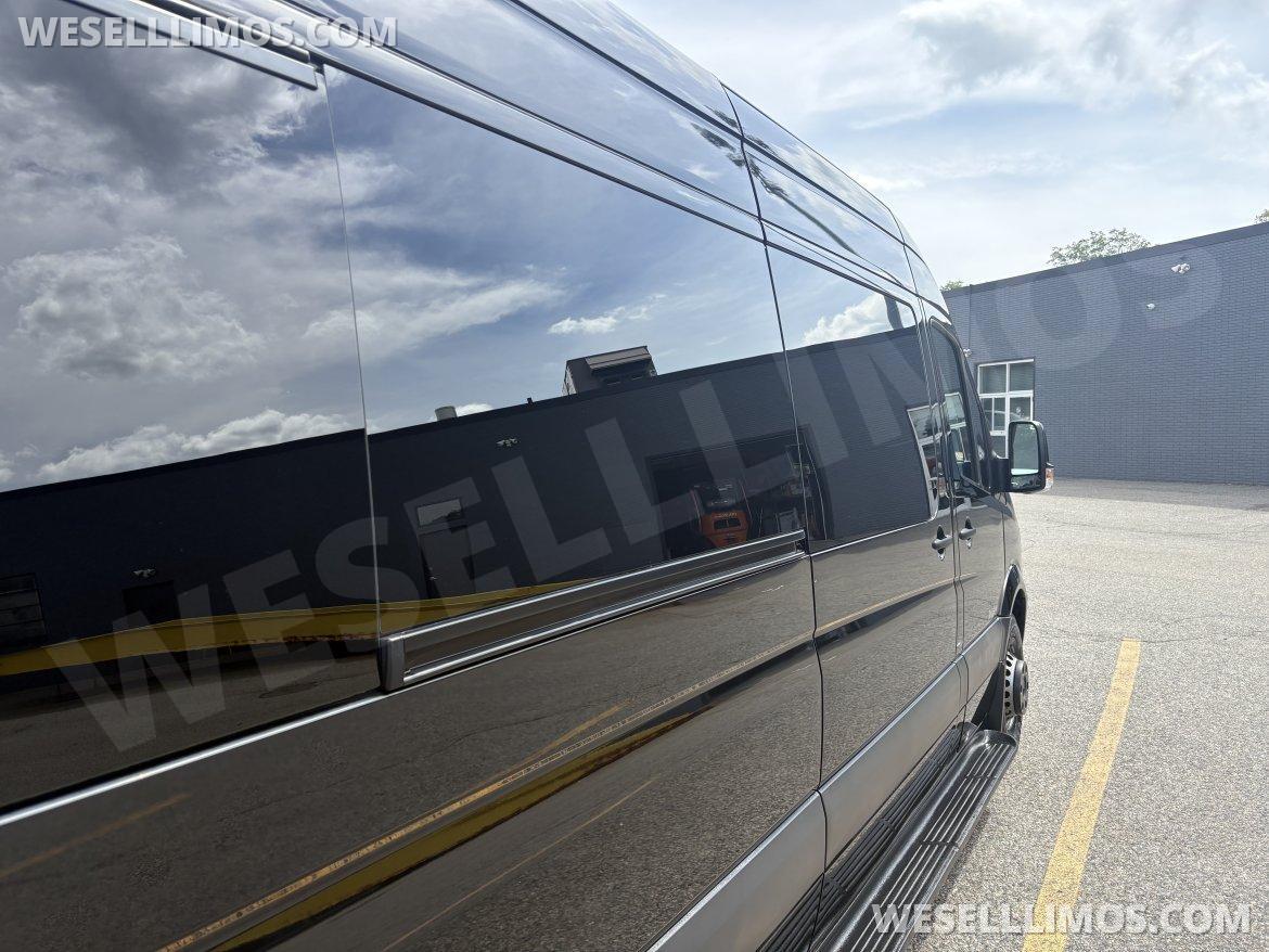 30,00 miles , 2016 Royale Coach Builders Mercedes-Benz 3500 Royale MC15 Sprinter - Photo 2