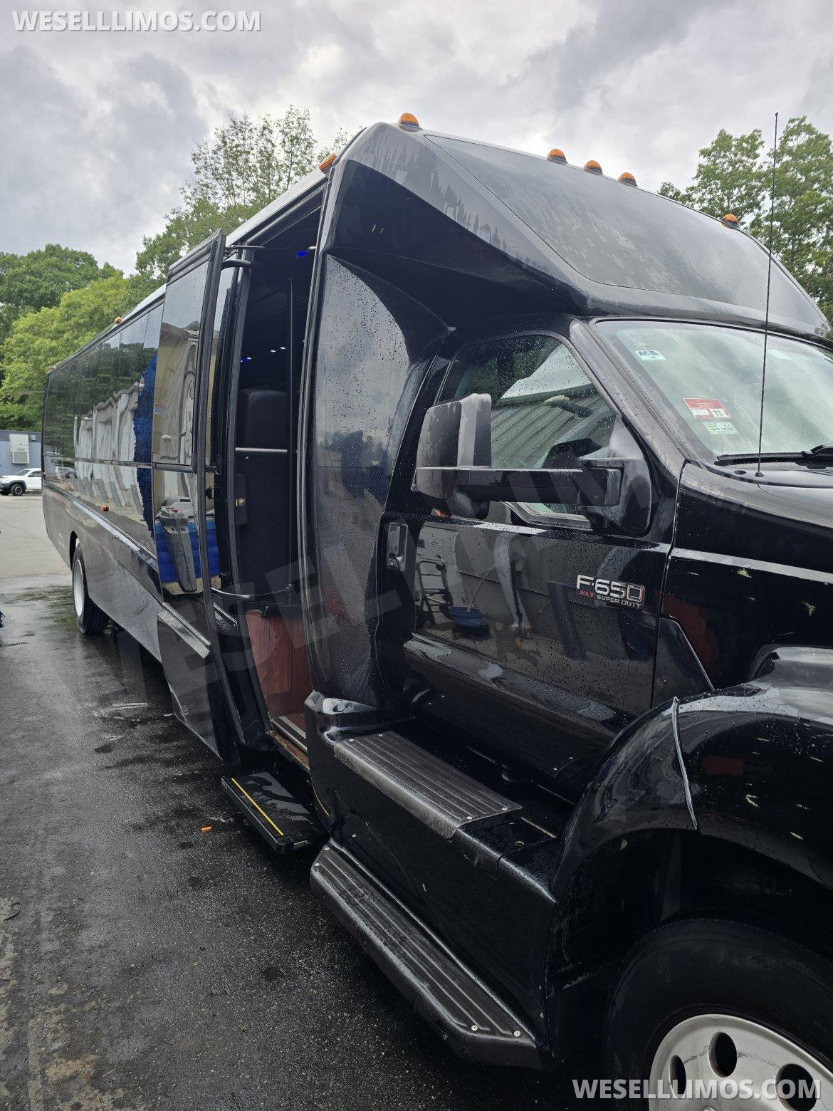 2013 Grech Ford GM40 Executive Shuttle - Photo 4