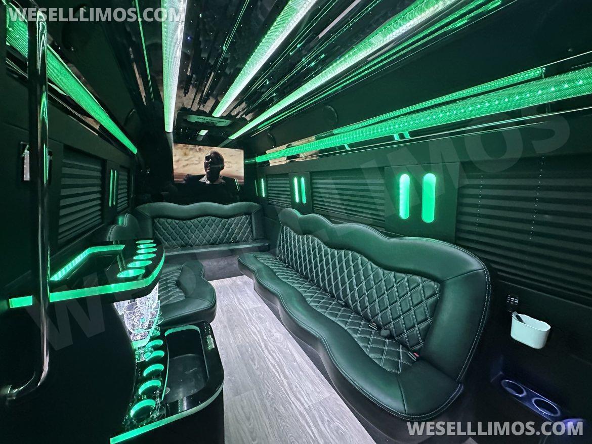 2023 Platinum Big Toys Mercedes-Benz 14px Limo Sprinter - Photo 2