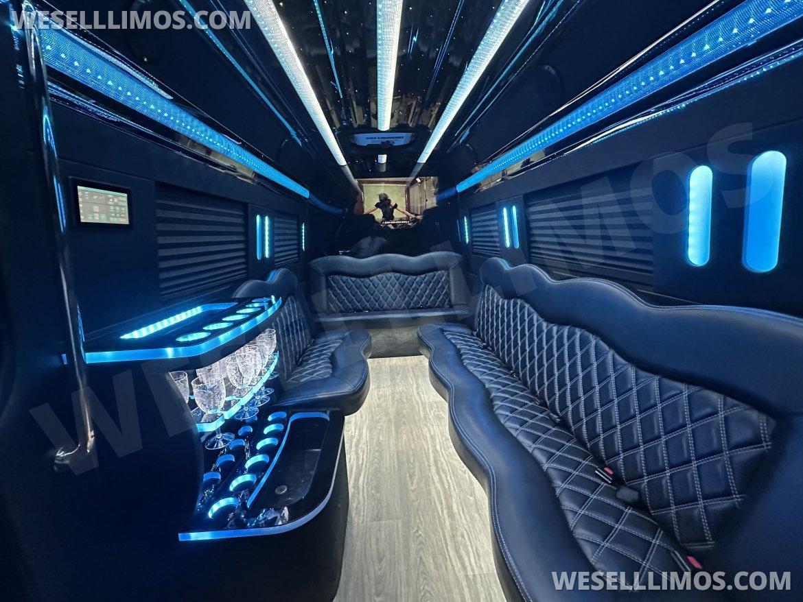 2023 Platinum Big Toys Mercedes-Benz 14px Limo Sprinter - Photo 3