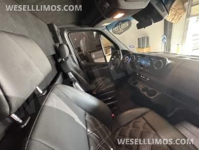 2023 Platinum Big Toys Mercedes-Benz 14px Limo Sprinter - Sprinter for Sale in Springfield, MO - Photo 29