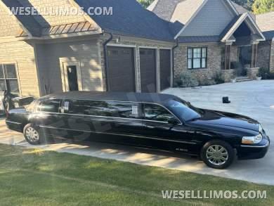 2003 Lincoln Towncar Limousine for Sale in Hartwell, GA - Photo 2