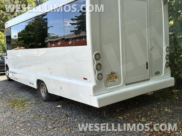 2011 Tiffany Ford E450 Limo Bus - Photo 2