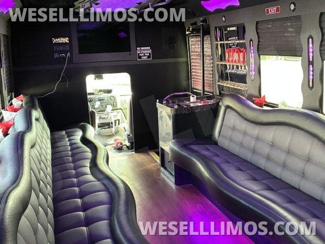 2011 Tiffany Ford E450 Limo Bus - Photo 3