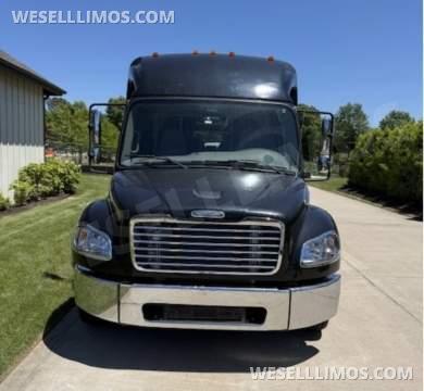 2008 Freightliner M2 Shuttle Bus for Sale in Springfield, Missouri, US - Photo 2