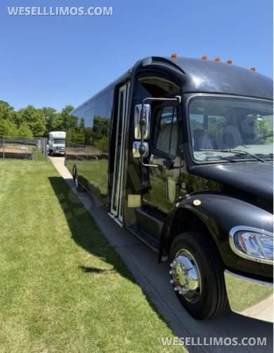 2008 Freightliner M2 Shuttle Bus for Sale in Springfield, Missouri, US - Photo 3