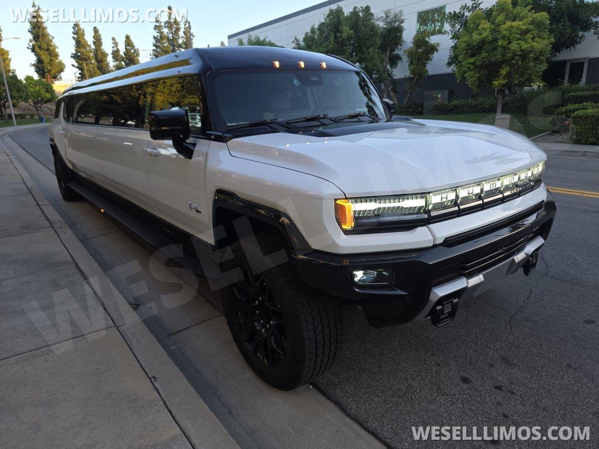 2025 Pinnacle Limousine MFG GMC Hummer EV Limousine - Photo 2