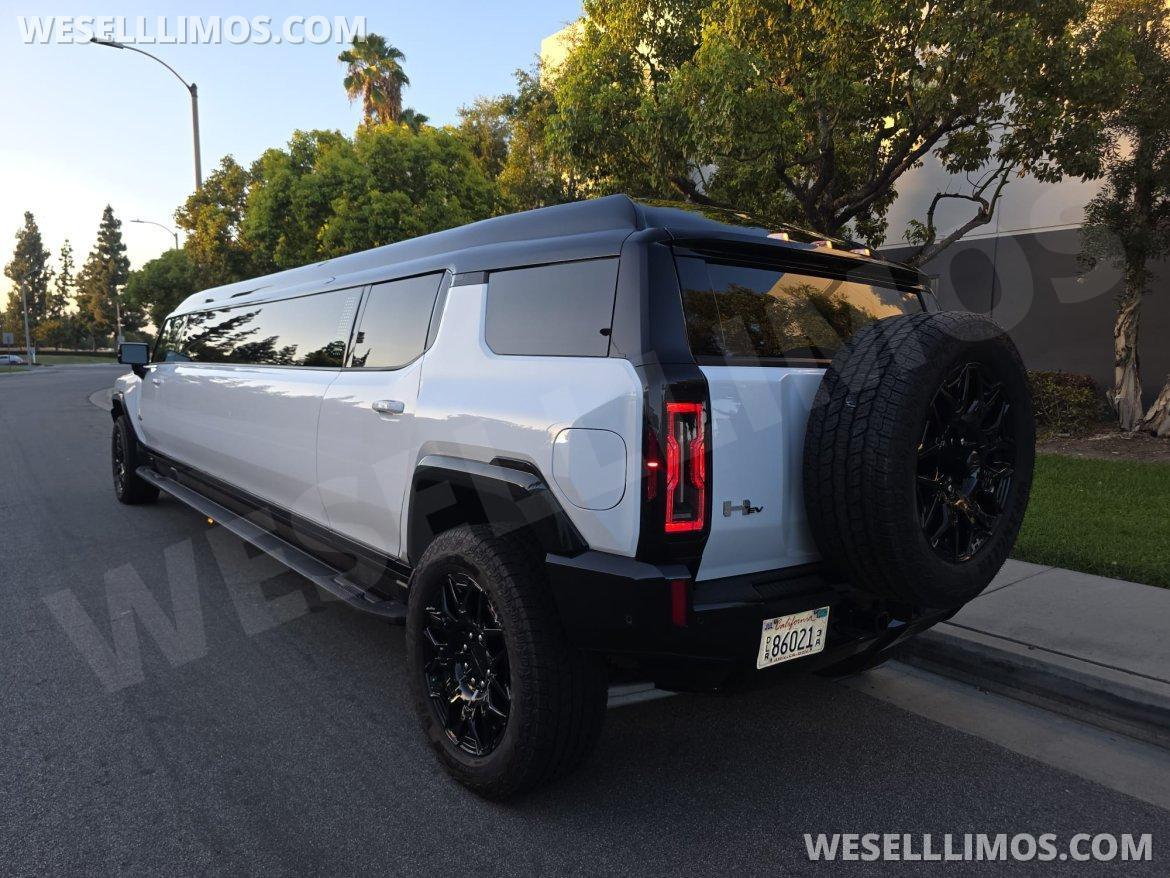 2025 Pinnacle Limousine MFG GMC Hummer EV Limousine - Photo 3