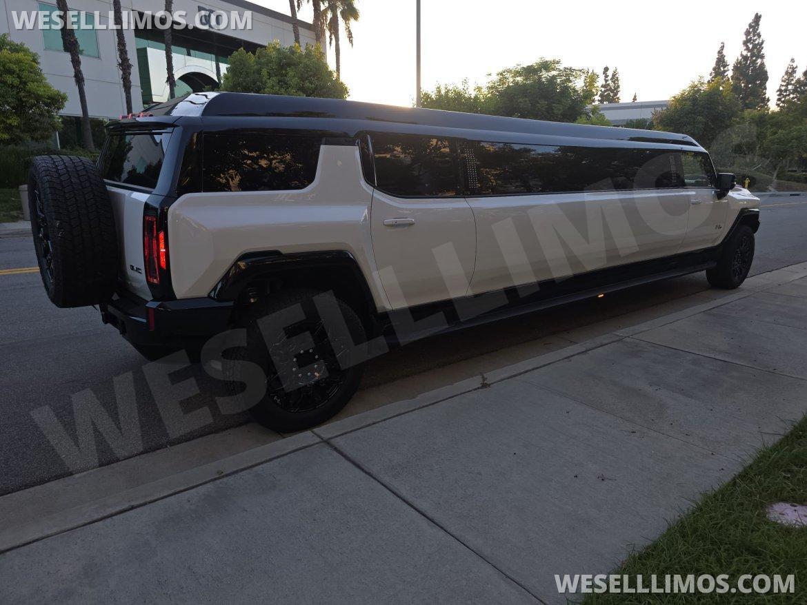 2025 Pinnacle Limousine MFG GMC Hummer EV Limousine - Photo 4