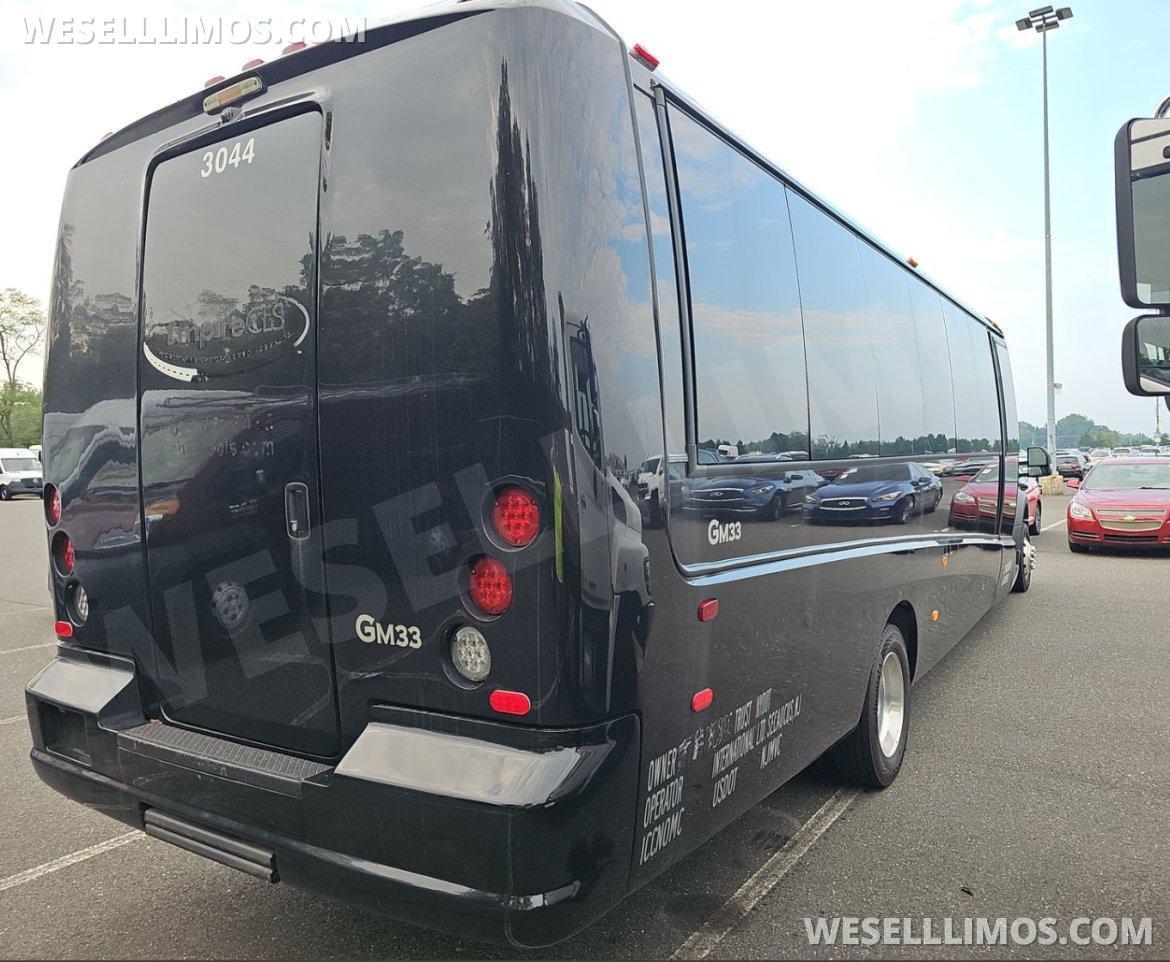 2019 Grech Coachworks Ford F550 Executive Shuttle - Photo 3