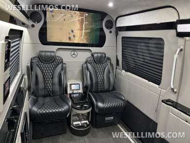 2018 First Class Customs Mercedes-Benz Sprinter 2500 Business Class Sprinter - Sprinter for Sale in Richmond, Virginia, United States - Photo 20
