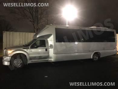 2013 Ford F-550 Executive Shuttle for Sale in Concord, California, US - Main Photo
