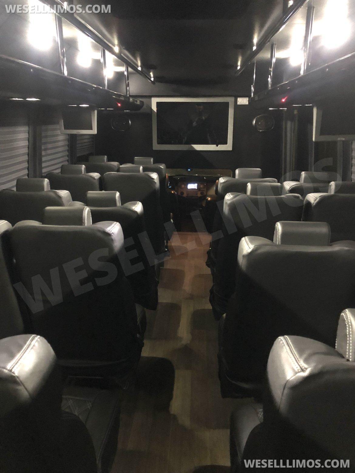 2013 Cachworks Ford F-550 Executive Shuttle - Photo 4