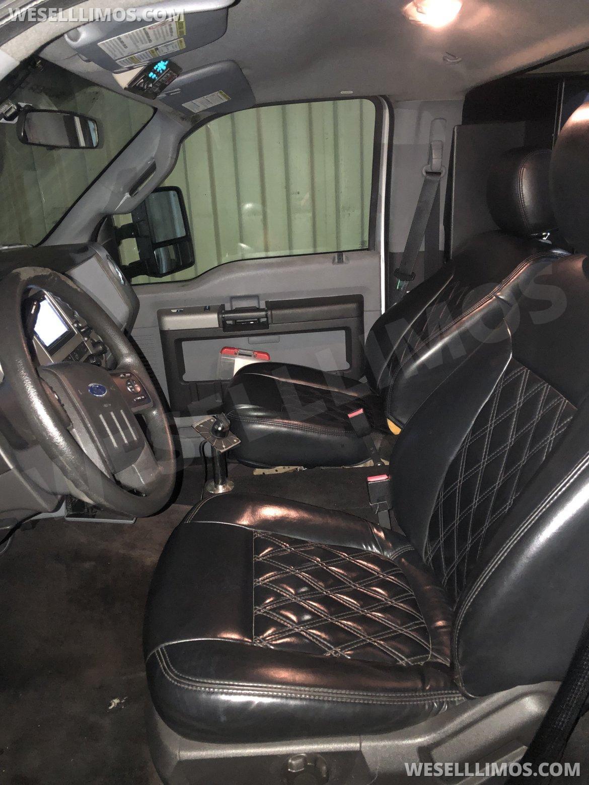 2013 Cachworks Ford F-550 Executive Shuttle - Photo 2