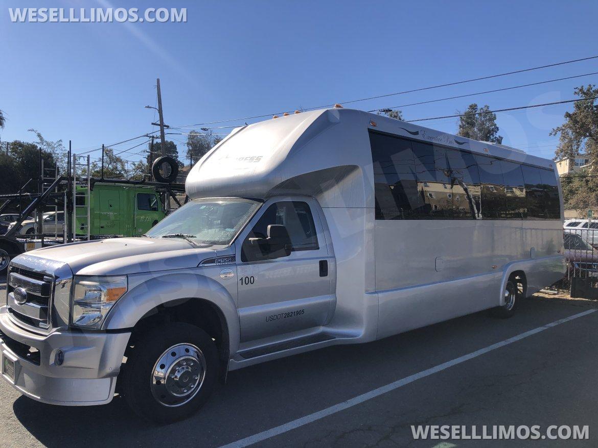 2013 Cachworks Ford F-550 Executive Shuttle - Photo 3