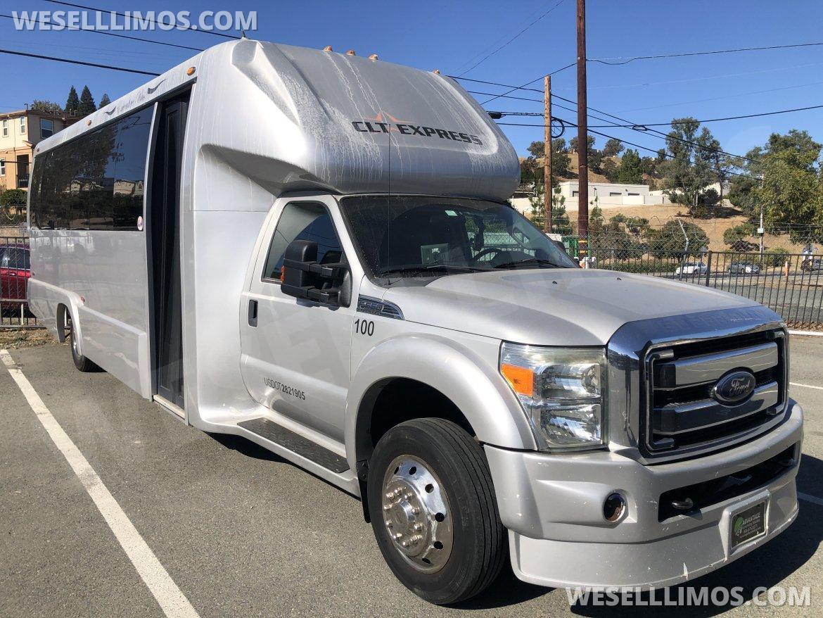 2013 Cachworks Ford F-550 Executive Shuttle - Photo 2
