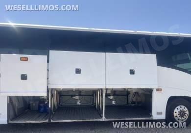 2005 MCI J4500 12.7 Diesel w/ Rest Room  Highway Coach Motorcoach for Sale in Slaton, Texas, US - Photo 3