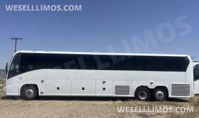 2005 MCI J4500 12.7 Diesel w/ Rest Room  Highway Coach Motorcoach for Sale in Slaton, Texas, US - Photo 4