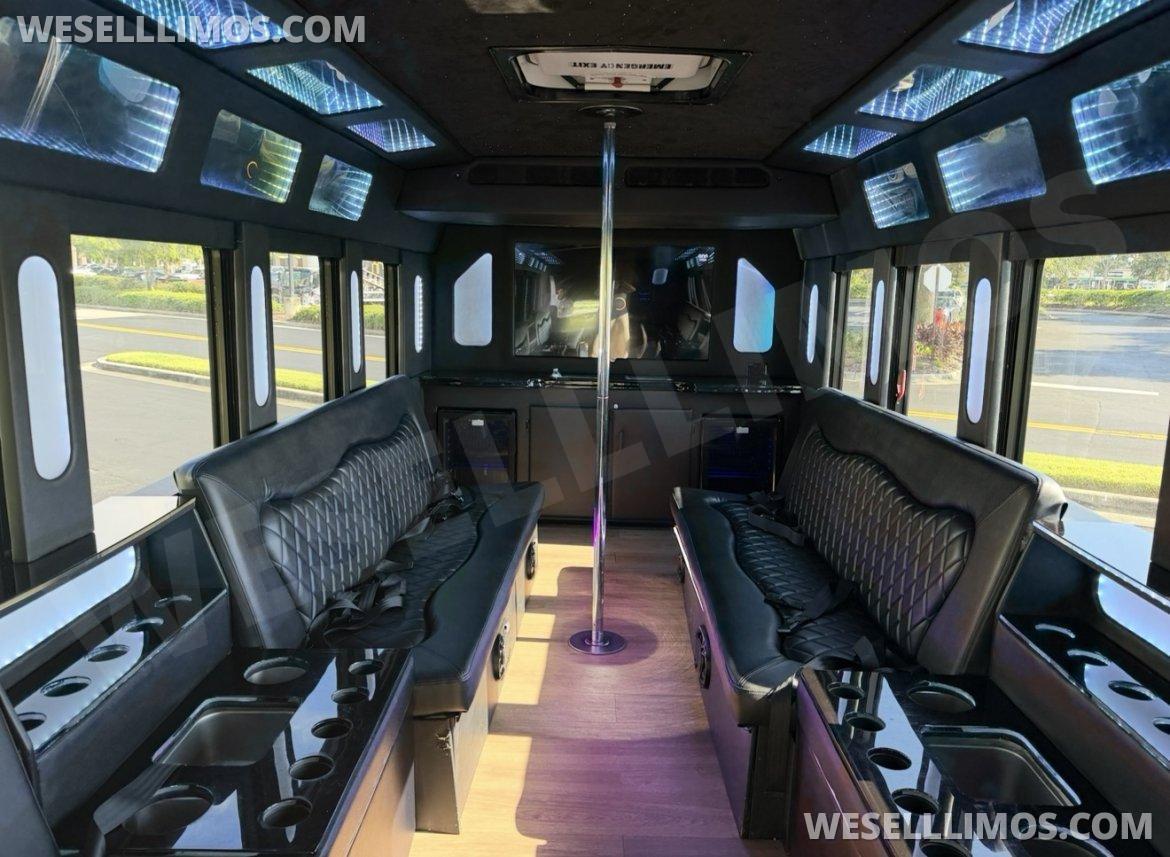2014 Ford F550 Party  Bus - Photo 3
