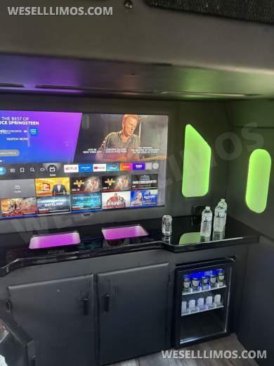 2014 Ford F550 Party  Bus - Limo Bus for Sale in Tampa, Florida, United States - Photo 12
