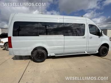 2025 Mercedes-Benz 3500 Sprinter for Sale in Alvarado, Texas, US - Photo 2