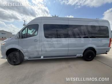 2025 Mercedes-Benz 3500 Sprinter for Sale in Alvarado, Texas, US - Photo 3