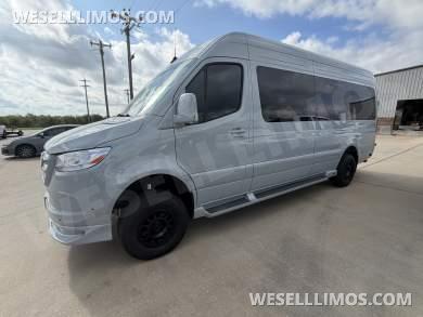 2025 Mercedes-Benz 3500 Sprinter for Sale in Alvarado, Texas, US - Photo 4