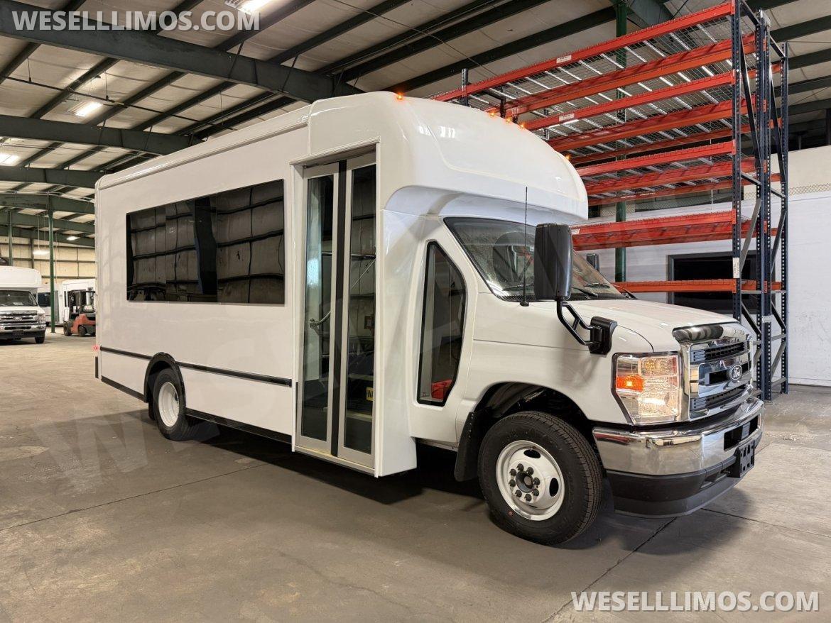 2026 TruPath Ford E350 Shuttle Bus - Photo 2