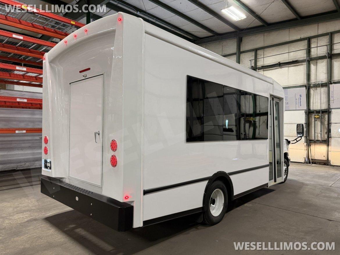 2026 TruPath Ford E350 Shuttle Bus - Photo 3