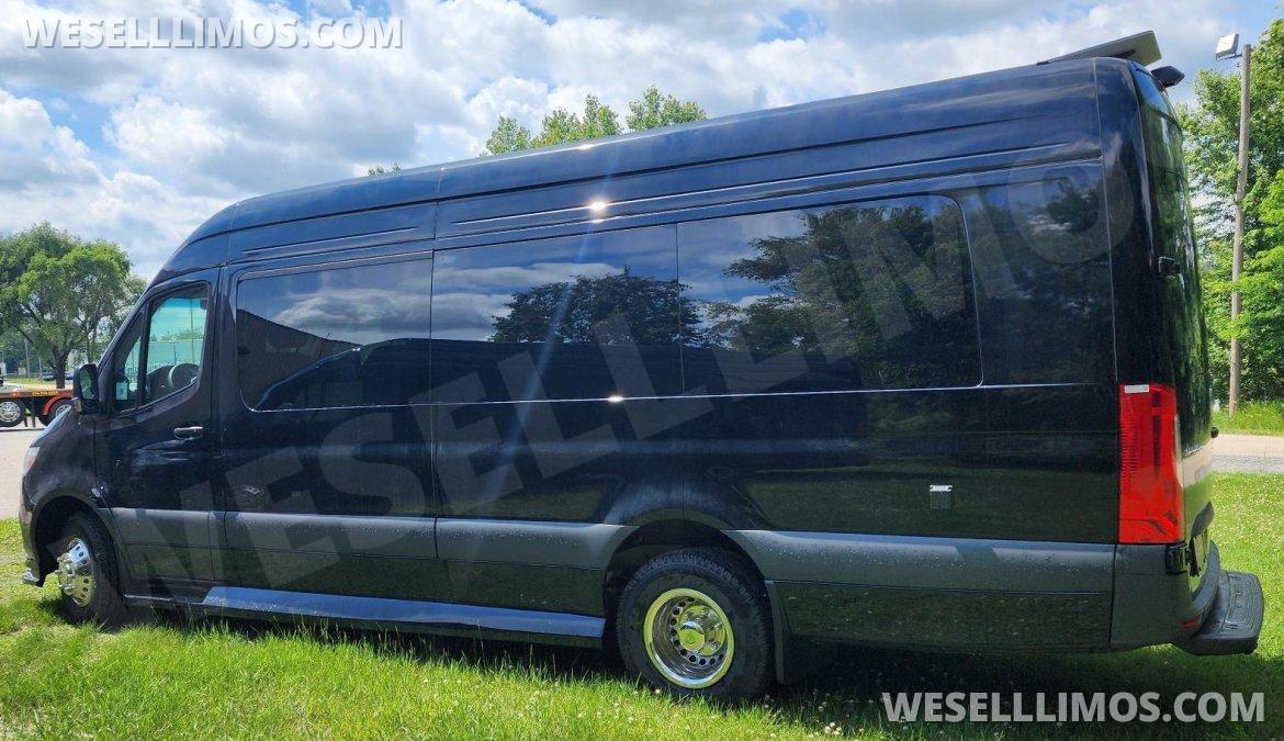 2026 Superior Designs Mercedes-Benz 3500  170" Extended  CEO Sprinter - Photo 4