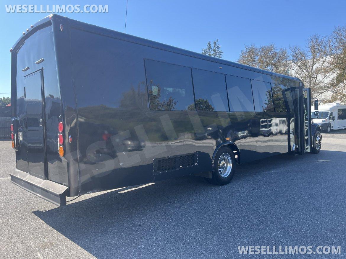 2018 KSIR Freightliner M2 Executive Shuttle - Photo 3